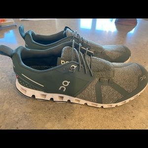 Mens ON Cloud Running Shoee- size 9.5